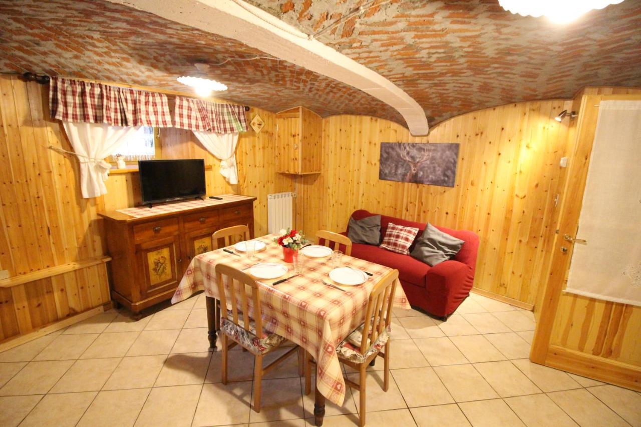 L'Ermellino Bilocale In Centro - Affitti Brevi Italia Apartman Brusson Kültér fotó