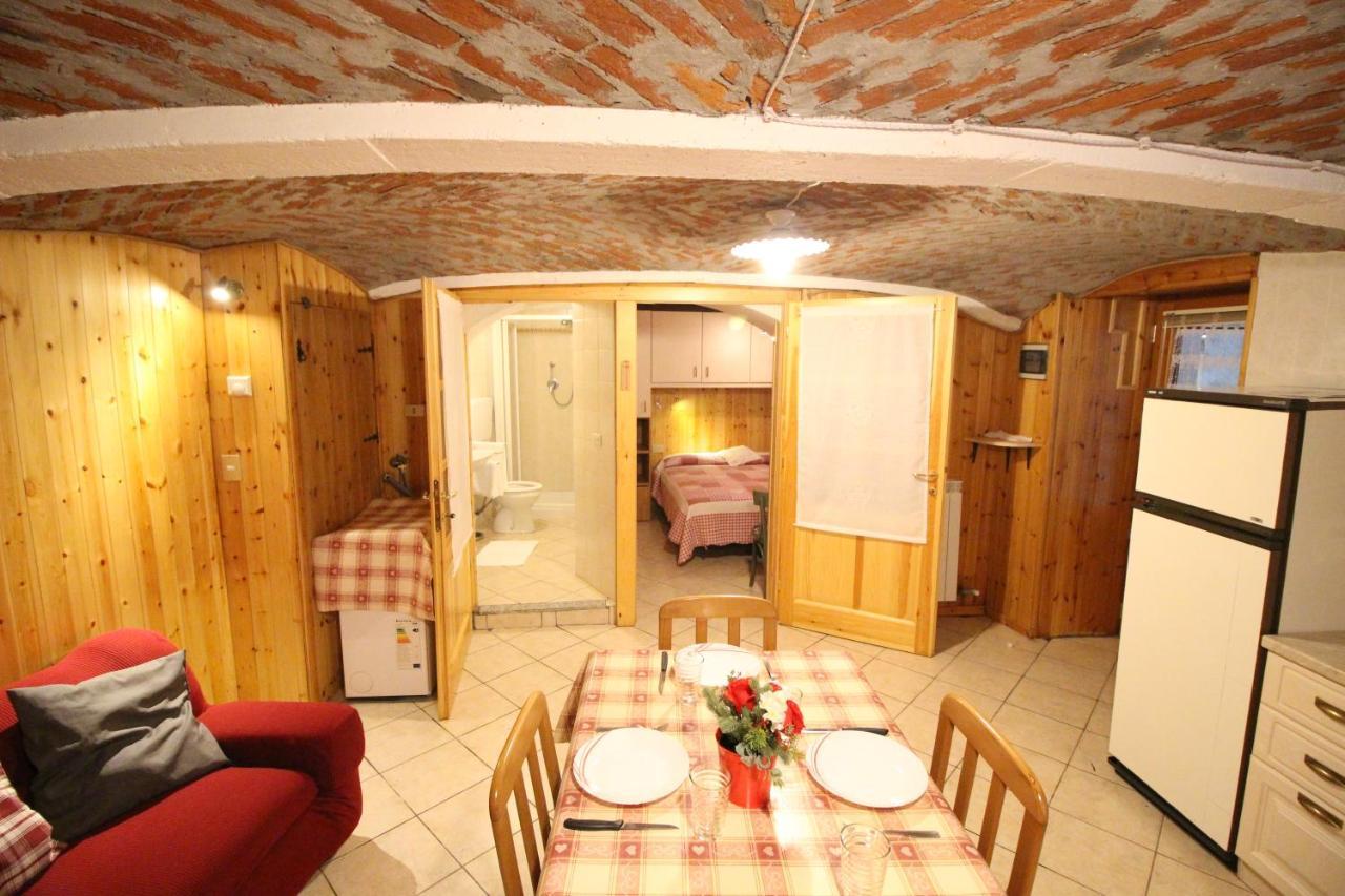 L'Ermellino Bilocale In Centro - Affitti Brevi Italia Apartman Brusson Kültér fotó