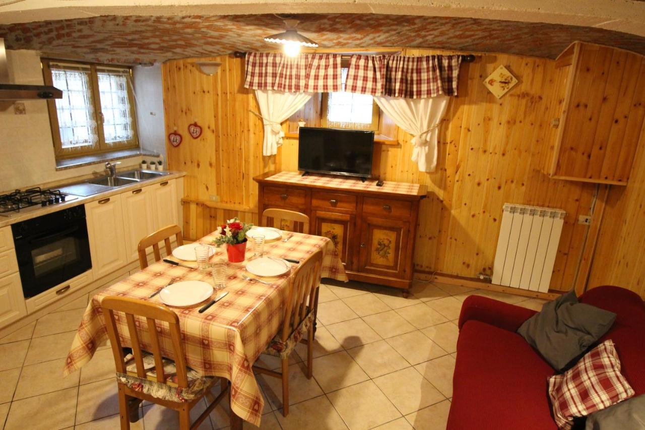 L'Ermellino Bilocale In Centro - Affitti Brevi Italia Apartman Brusson Kültér fotó
