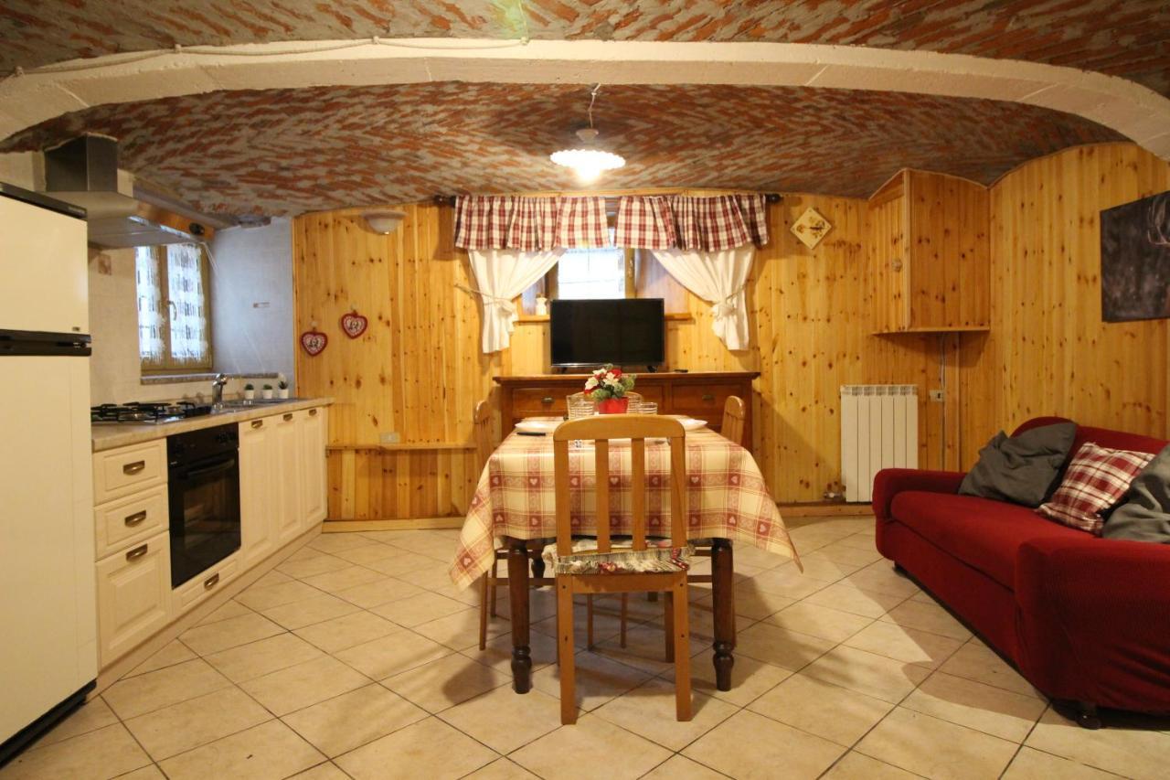 L'Ermellino Bilocale In Centro - Affitti Brevi Italia Apartman Brusson Kültér fotó